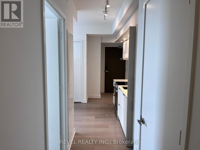 448 Burnhamthorpe Rd W in Mississauga, ON - Building Photo - Building Photo