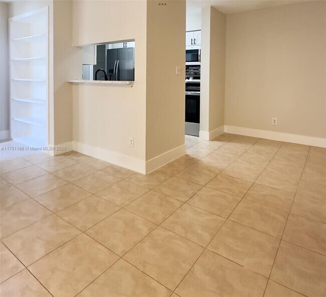 755 Riverside Dr, Unit 1323 in Coral Springs, FL - Foto de edificio - Building Photo
