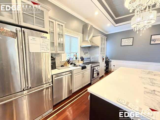 642 E 3rd St, Unit 3 in Boston, MA - Foto de edificio - Building Photo