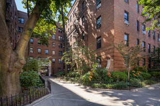 Saybrook in Jackson Heights, NY - Building Photo - Building Photo