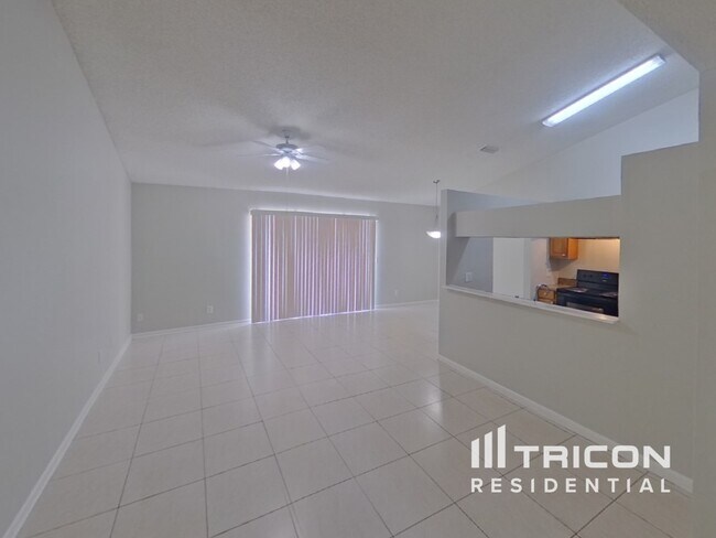 232 Regal Park Dr in Valrico, FL - Building Photo - Building Photo