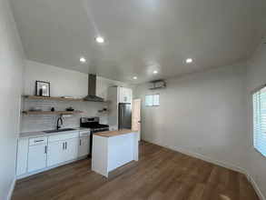 3123 Silver Lake Blvd, Unit B in Los Angeles, CA - Building Photo - Building Photo