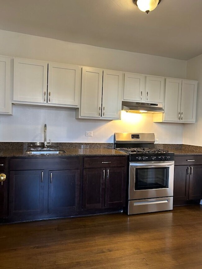 2104 W Birchwood Ave in Chicago, IL - Building Photo - Building Photo