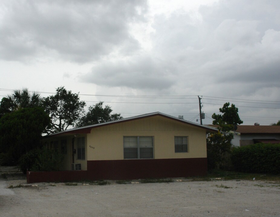 6208 Dewey St in Hollywood, FL - Building Photo