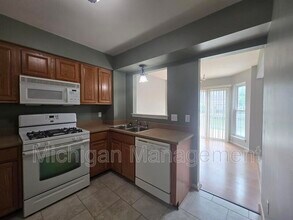 4351 Hunters Cir W in Canton Township, MI - Building Photo - Building Photo