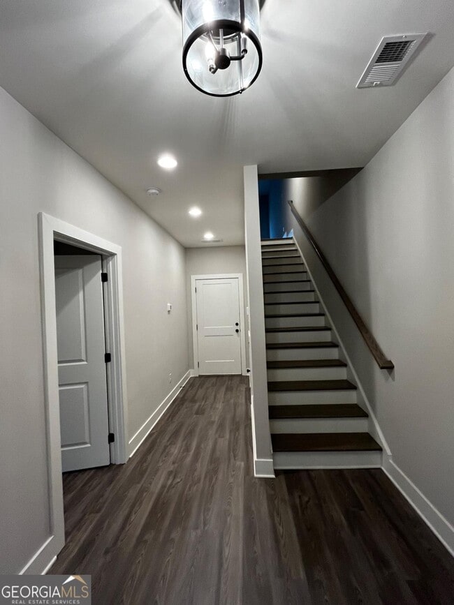 2011 Oak Ln NW in Atlanta, GA - Building Photo - Building Photo