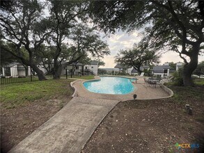 1033 Parkview Dr in Canyon Lake, TX - Building Photo - Building Photo