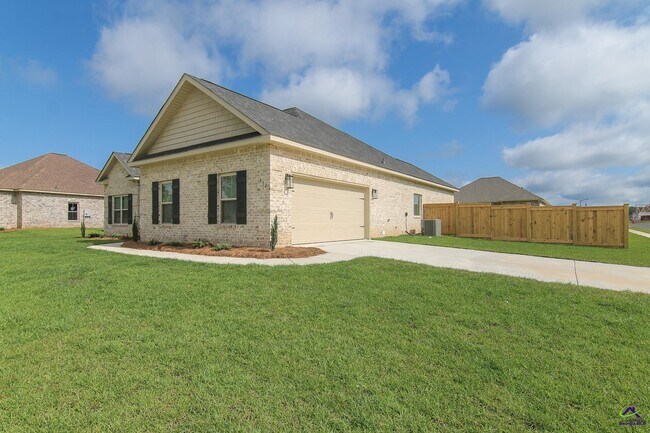 212 Willowbrook Ln in Kathleen, GA - Building Photo - Building Photo