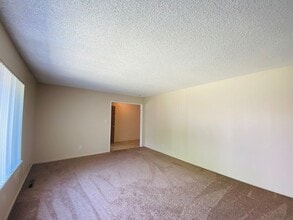 715 E Magill Ave in Fresno, CA - Building Photo - Building Photo