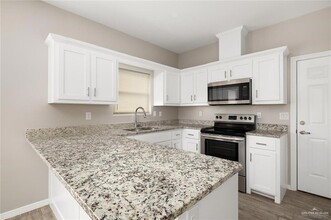 304 S Retama Ln, Unit 2 in Weslaco, TX - Building Photo - Building Photo