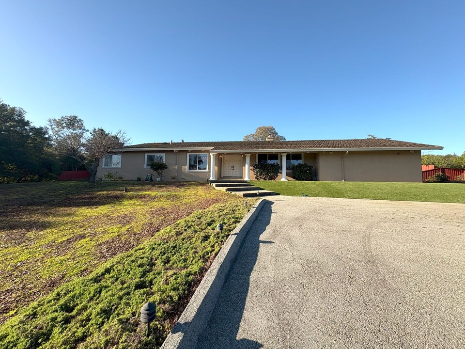 26510 Purissima Rd in Los Altos Hills, CA - Building Photo