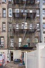 323 E 90th St in New York, NY - Building Photo - Building Photo