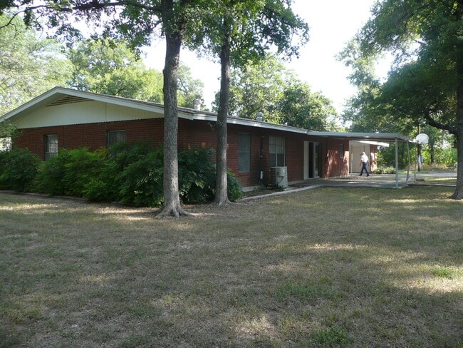 2112 I 35 N Frontage Rd in San Marcos, TX - Building Photo - Building Photo