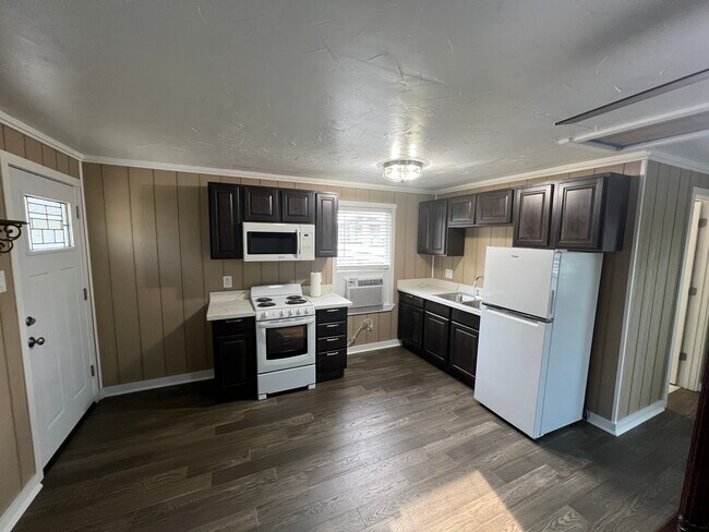 2210 Broadway St, Unit Garage apartment in Beaumont, TX - Foto de edificio - Building Photo