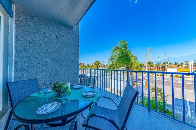 303 Rex Pl in Madeira Beach, FL - Building Photo - Building Photo