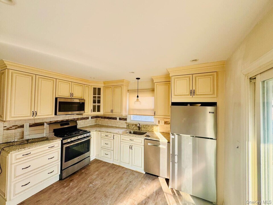 2 Royal St in Yonkers, NY - Building Photo