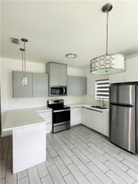 2203 S Pamplona St in Pharr, TX - Building Photo