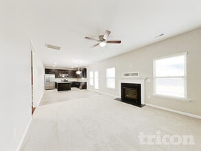 978 Lakemont Dr in Clayton, NC - Foto de edificio - Building Photo