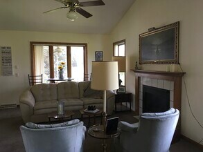 5702 W Open Meadow in McFarland, WI - Foto de edificio - Building Photo