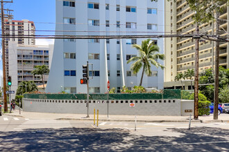 1111 Wilder Ave in Honolulu, HI - Foto de edificio - Building Photo