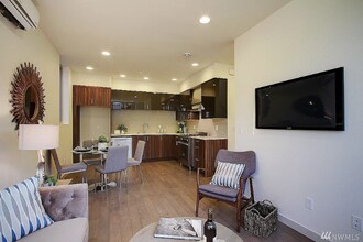327 W Olympic Pl in Seattle, WA - Building Photo - Building Photo