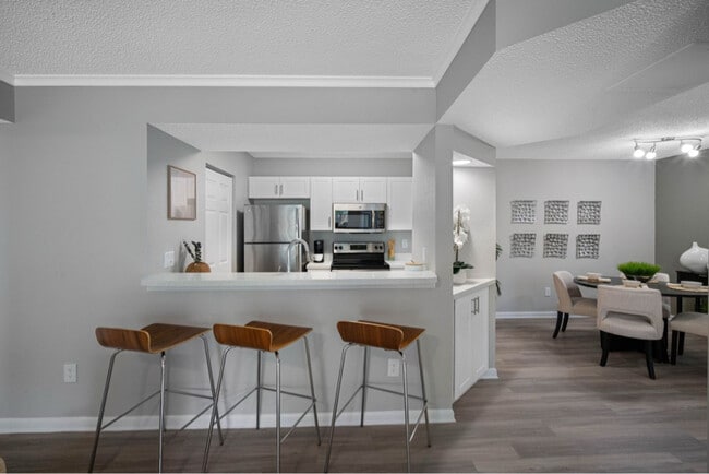 2133 Polo Gardens Dr in Wellington, FL - Building Photo - Building Photo