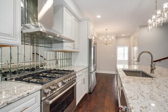 1919 N Drake Ave-Unit -B in Chicago, IL - Building Photo - Building Photo