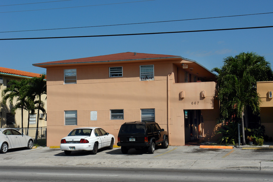 667 W 29th St in Hialeah, FL - Building Photo