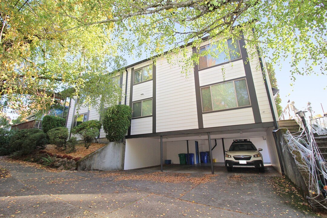 2903-2909 SE Pine St in Portland, OR - Building Photo