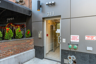 311 W 46th St in New York, NY - Building Photo - Building Photo