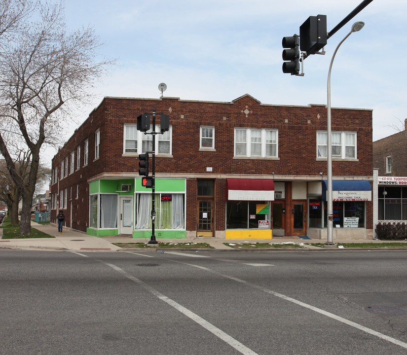 6160 W Grand Ave in Chicago, IL - Building Photo