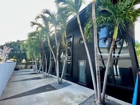 1040 NE 78th St in Miami, FL - Building Photo