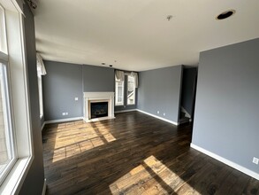 11899 SE 4th Pl in Bellevue, WA - Building Photo - Building Photo