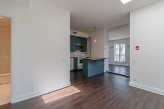 217-217 Carlton St. in Toronto, ON - Building Photo - Building Photo