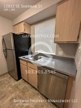 12832 SE Sherman St in Portland, OR - Building Photo - Building Photo