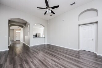 30313 Pga Dr in Sorrento, FL - Foto de edificio - Building Photo