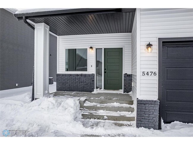 5476 Lori Ln W in West Fargo, ND - Building Photo - Building Photo