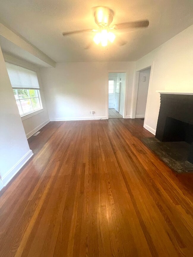 707 1st Ave W in Hendersonville, NC - Building Photo - Building Photo