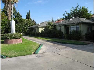 Tower Village in Fresno, CA - Building Photo - Building Photo