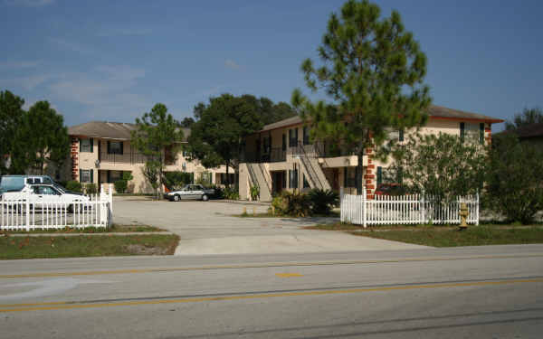 2180-2190 Knox McRae Dr in Titusville, FL - Building Photo - Building Photo