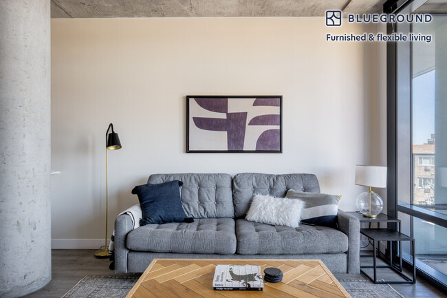 450 W Belmont Ave, Unit FL5-ID983 in Chicago, IL - Foto de edificio - Building Photo