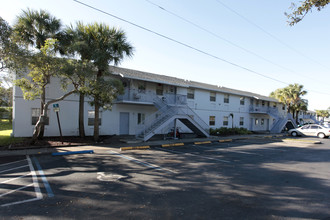 Apollo Terrace in Hollywood, FL - Building Photo - Building Photo