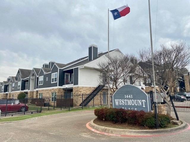 Westmount Place Apartments in Dallas, TX - Building Photo