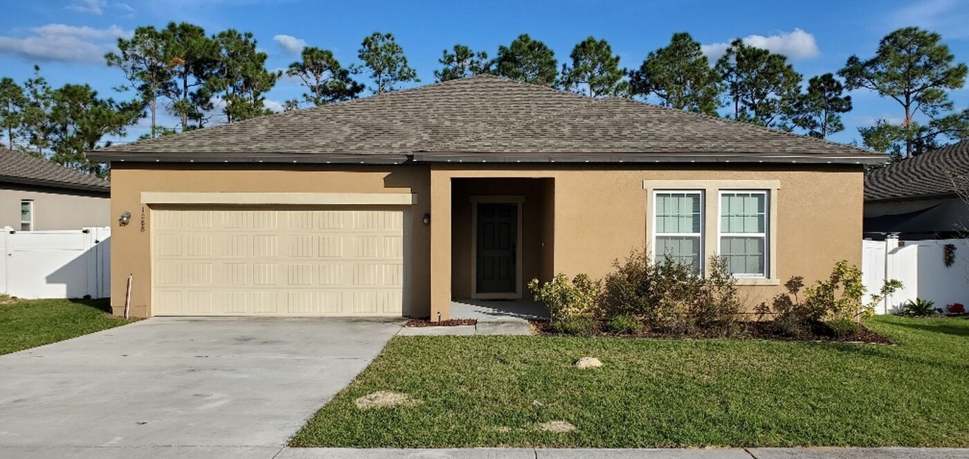 1088 Roberta Rd in Lake Wales, FL - Building Photo