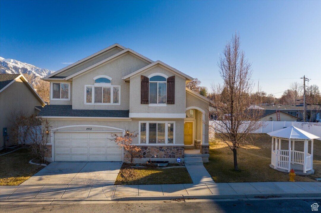 1952 E Meadow Downs Way in Cottonwood Heights, UT - Foto de edificio