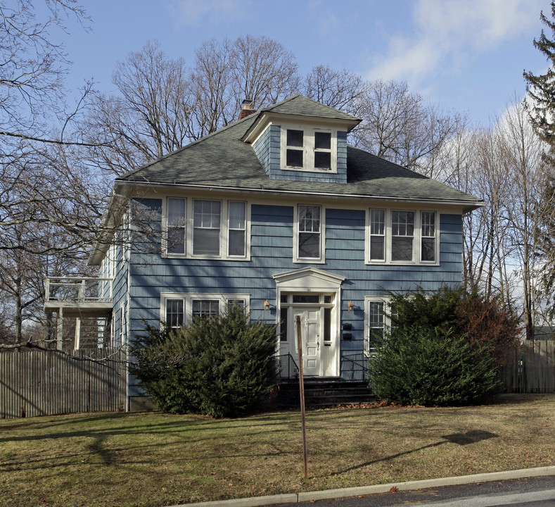 151 Reservoir Ave in Northport, NY - Building Photo