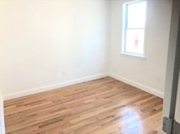 312 Chelsea St, Unit 2 in Boston, MA - Building Photo