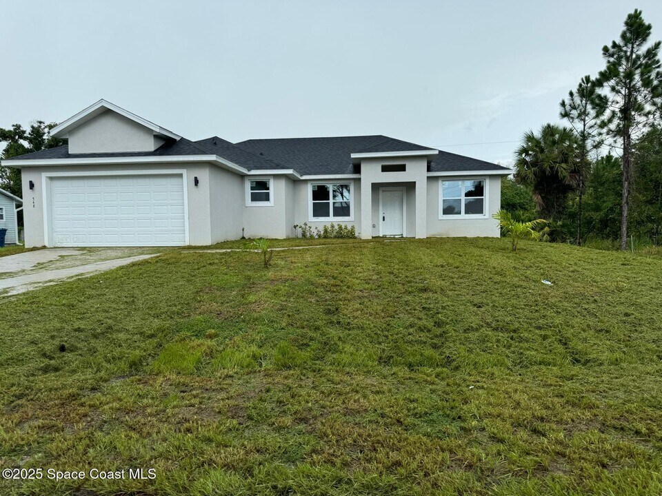 548 Santo Domingo Ave SW in Palm Bay, FL - Building Photo