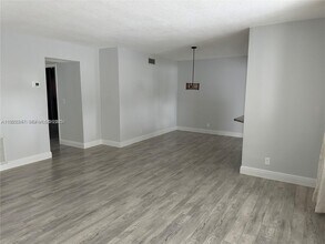 141 NE 10th Ave in Hallandale Beach, FL - Building Photo - Building Photo