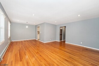 20 Toronto Ct in Maplewood, NJ - Building Photo - Building Photo